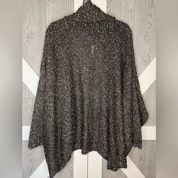 B12.07 NWOT Lane Bryant Gray Metallic Fuzzy Oversized Waterfall Cardigan 26/28 - Picture 3 of 5